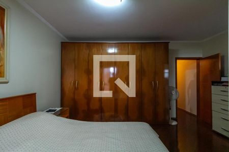 Casa à venda com 328m², 4 quartos e 4 vagasSuíte 1