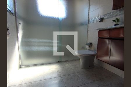 Casa à venda com 190m², 3 quartos e 2 vagasBanheiro andar de cima