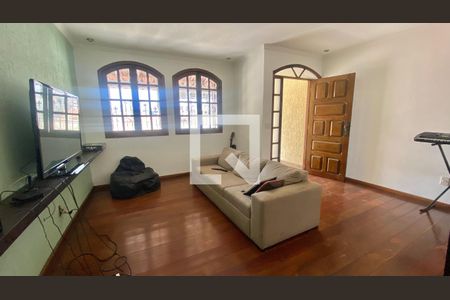 Sala de casa para alugar com 3 quartos, 250m² em Dom Cabral, Belo Horizonte