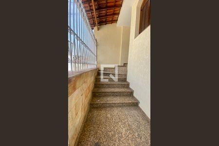 Casa para alugar com 250m², 3 quartos e 2 vagas Casa para alugar com 250m², 3 quartos e 2 vagasFachada