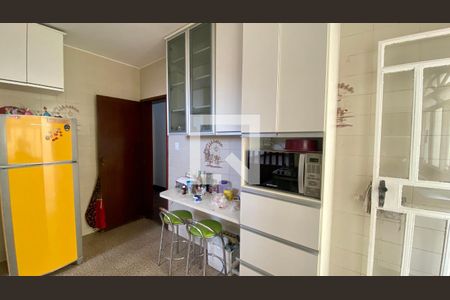 Casa para alugar com 250m², 3 quartos e 2 vagas Casa para alugar com 250m², 3 quartos e 2 vagasCozinha