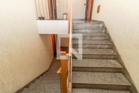 Apartamento à venda com 53m², 2 quartos e 1 vaga Apartamento à venda com 53m², 2 quartos e 1 vagaEscadaria do Prédio