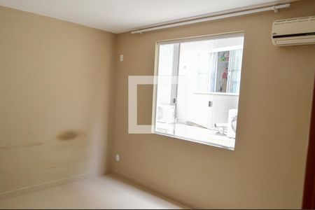 Casa de condomínio à venda com 200m², 3 quartos e 2 vagas Casa de condomínio à venda com 200m², 3 quartos e 2 vagasQuarto 1