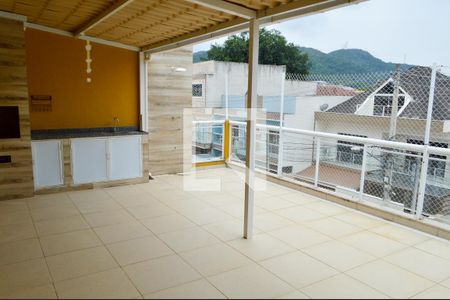Casa de condomínio à venda com 200m², 3 quartos e 2 vagas Casa de condomínio à venda com 200m², 3 quartos e 2 vagasTerraço
