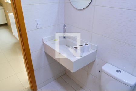 Casa de condomínio à venda com 200m², 3 quartos e 2 vagas Casa de condomínio à venda com 200m², 3 quartos e 2 vagasBanheiro 3