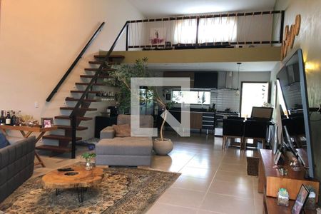 Casa de condomínio à venda com 360m², 2 quartos e 5 vagas Casa de condomínio à venda com 360m², 2 quartos e 5 vagasSala