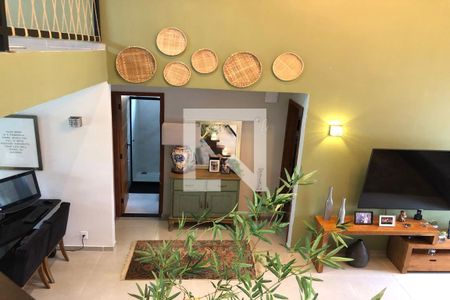 Casa de condomínio à venda com 360m², 2 quartos e 5 vagas Casa de condomínio à venda com 360m², 2 quartos e 5 vagasSala