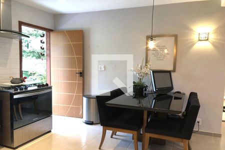 Casa de condomínio à venda com 360m², 2 quartos e 5 vagas Casa de condomínio à venda com 360m², 2 quartos e 5 vagasCozinha