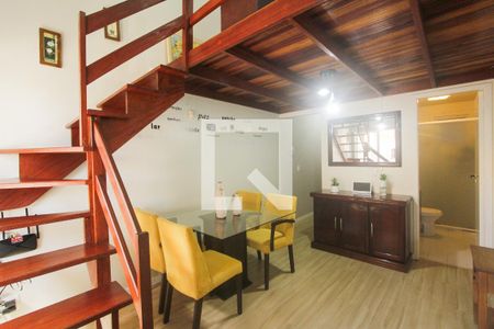 Sala de casa de condomínio à venda com 2 quartos, 73m² em Petrópolis, Porto Alegre