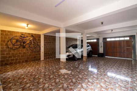Casa à venda com 300m², 4 quartos e 4 vagasGaragem