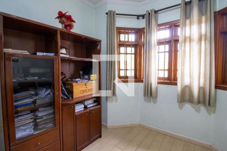 Casa à venda com 300m², 4 quartos e 4 vagasEscritório