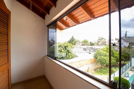 Casa à venda com 300m², 4 quartos e 4 vagasSuíte 
