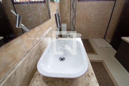 Casa à venda com 300m², 4 quartos e 4 vagasBanheiro da Suíte