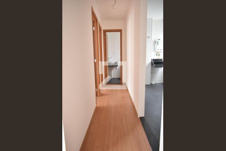 Corredor de apartamento para alugar com 2 quartos, 54m² em Inhoaíba, Rio de Janeiro