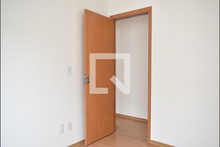 Quarto 1 de apartamento para alugar com 2 quartos, 54m² em Inhoaíba, Rio de Janeiro