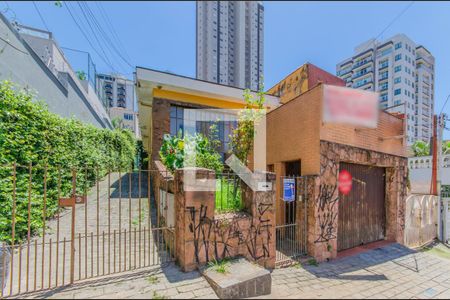 Casa à venda com 409m², 3 quartos e 1 vaga Casa à venda com 409m², 3 quartos e 1 vagaFachada