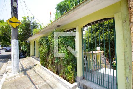 Casa à venda com 300m², 2 quartos e 2 vagasFachada