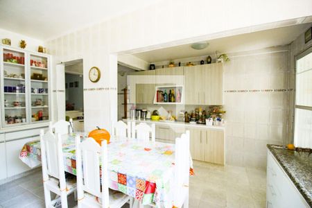 Casa à venda com 300m², 2 quartos e 2 vagasCozinha