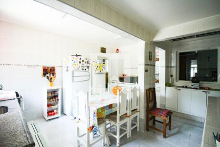 Casa à venda com 300m², 2 quartos e 2 vagasCozinha