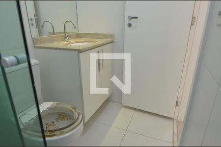 Apartamento à venda com 80m², 3 quartos e 1 vaga Apartamento à venda com 80m², 3 quartos e 1 vagaBanheiro Social