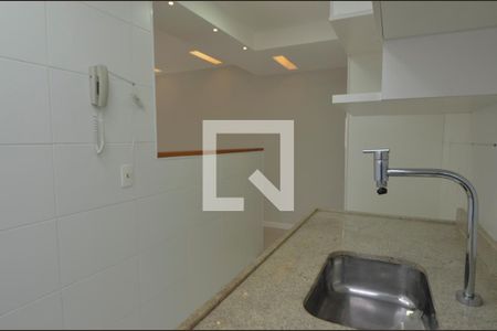 Apartamento à venda com 80m², 3 quartos e 1 vaga Apartamento à venda com 80m², 3 quartos e 1 vagaCozinha e Área de Serviço