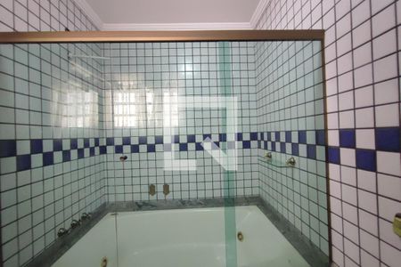 Casa à venda com 350m², 3 quartos e 3 vagasBanheiro Suíte 2