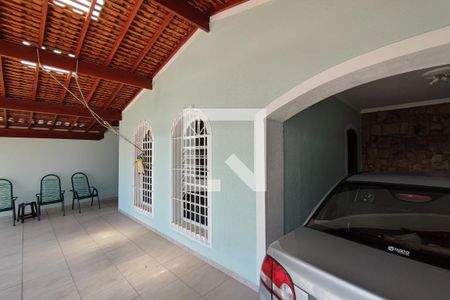 Casa à venda com 350m², 3 quartos e 3 vagasGaragem - Quintal