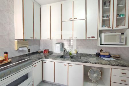 Casa à venda com 350m², 3 quartos e 3 vagasCozinha