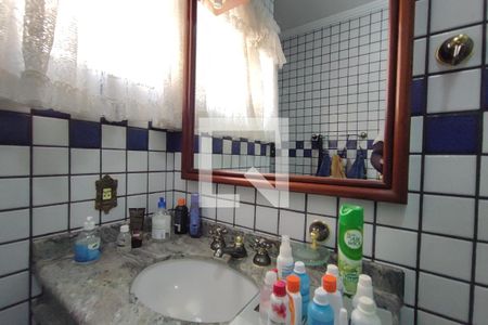 Casa à venda com 350m², 3 quartos e 3 vagasBanheiro Suíte 2