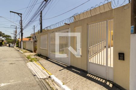 Casa de condomínio para alugar com 45m², 2 quartos e 2 vagas Casa de condomínio para alugar com 45m², 2 quartos e 2 vagasFachada