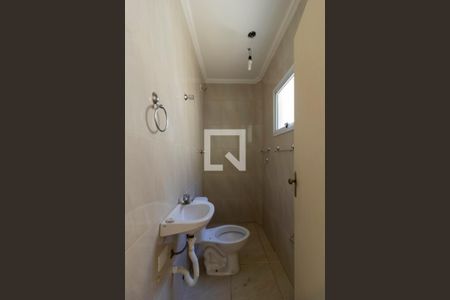 Banheiro da Suíte 1 de casa de condomínio para alugar com 2 quartos, 45m² em Vila Invernada, São Paulo