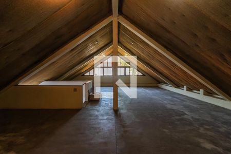 Casa de condomínio à venda com 408m², 4 quartos e 4 vagasSótão