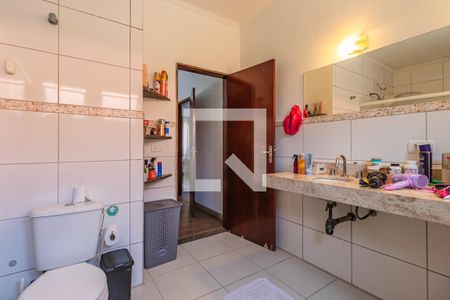 Casa de condomínio à venda com 408m², 4 quartos e 4 vagasBanheiro da Suíte 1