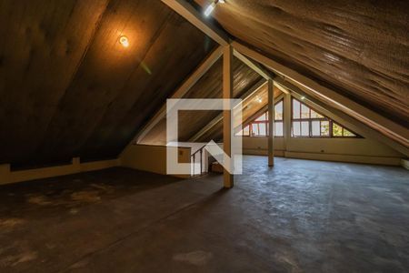 Casa de condomínio à venda com 408m², 4 quartos e 4 vagasSótão