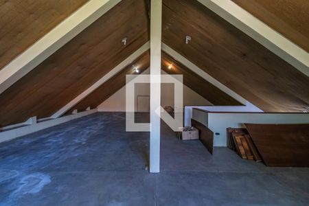 Casa de condomínio à venda com 408m², 4 quartos e 4 vagasSótão