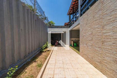 Casa de condomínio à venda com 408m², 4 quartos e 4 vagasQuintal