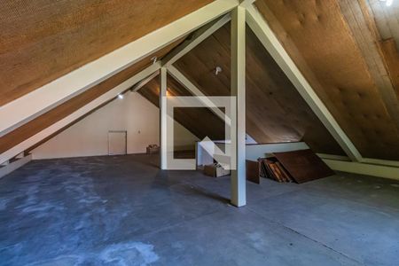 Casa de condomínio à venda com 408m², 4 quartos e 4 vagasSótão