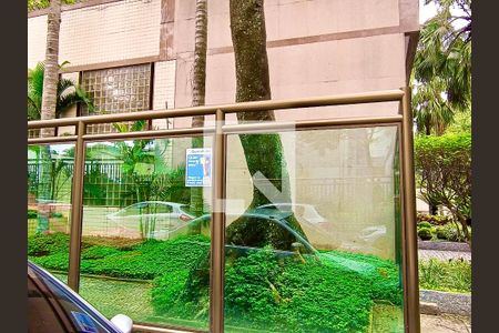 Apartamento à venda com 84m², 2 quartos e 2 vagasFachada com cartaz QA.