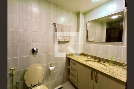 Apartamento à venda com 84m², 2 quartos e 2 vagasBanheiro da Suíte