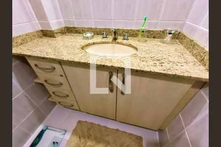 Apartamento à venda com 84m², 2 quartos e 2 vagasBanheiro da Suíte