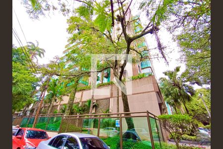 Apartamento à venda com 84m², 2 quartos e 2 vagasFachada com cartaz QA.