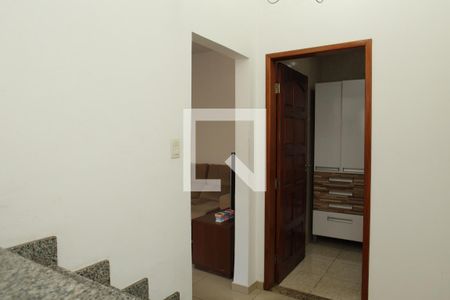 Casa à venda com 180m², 3 quartos e 1 vagaHall (1º Andar)