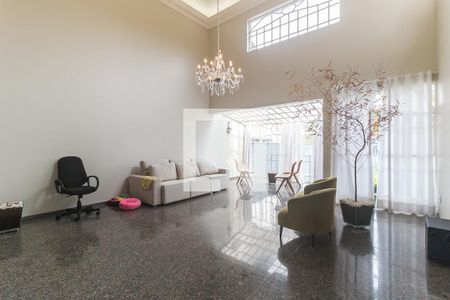 Sala de casa para alugar com 4 quartos, 500m² em Vila Oliveira, Mogi das Cruzes