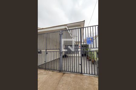 Casa à venda com 129m², 3 quartos e 2 vagas Casa à venda com 129m², 3 quartos e 2 vagasFachada