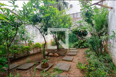 Casa à venda com 129m², 3 quartos e 2 vagas Casa à venda com 129m², 3 quartos e 2 vagasQuintal