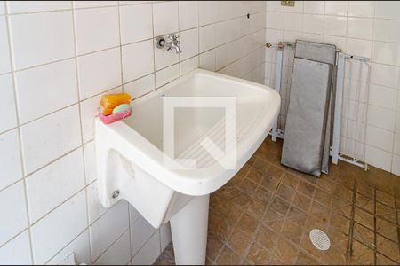 Casa à venda com 129m², 3 quartos e 2 vagas Casa à venda com 129m², 3 quartos e 2 vagasLavanderia