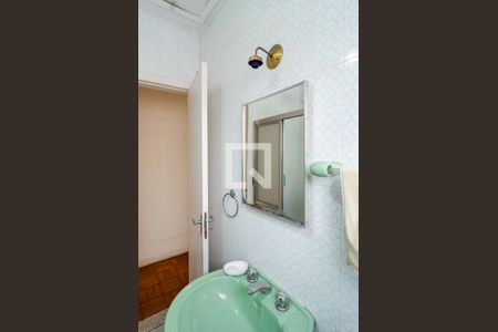 Casa à venda com 129m², 3 quartos e 2 vagas Casa à venda com 129m², 3 quartos e 2 vagasBanheiro Social