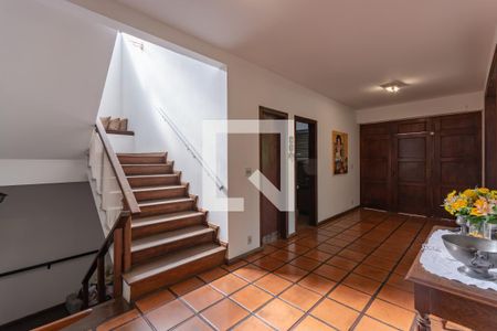 Casa à venda com 641m², 5 quartos e 10 vagasEntrada