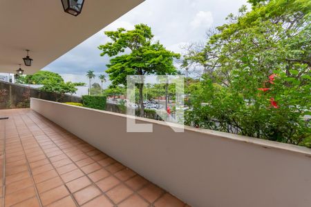 Casa à venda com 641m², 5 quartos e 10 vagasVaranda