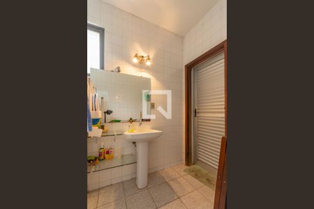 Casa à venda com 641m², 5 quartos e 10 vagasBanheiro da Área da Piscina